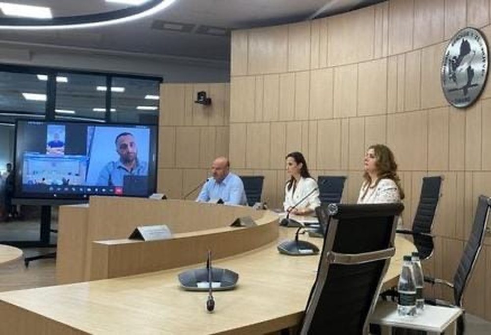 Anëtarët e PS në Komisionin Rregullator i bëhen mburojë