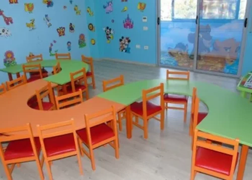 Qëlloi me shuplakë fëmijën në kopsht, procedohet