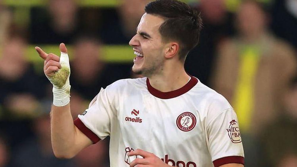 Anis Mehmeti "harrohet" nga Sylvinho, por shkëlqen me Bristol