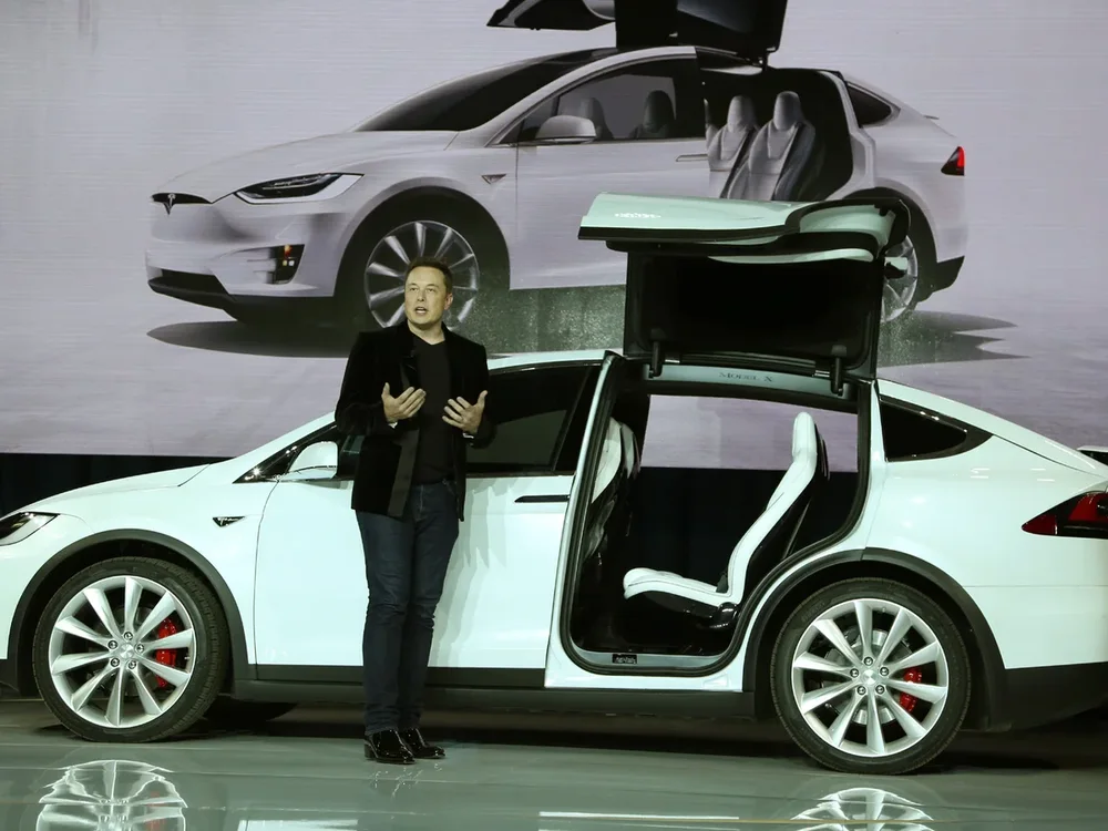 Elon Musk mund të bëhet trilioneri i parë në botë