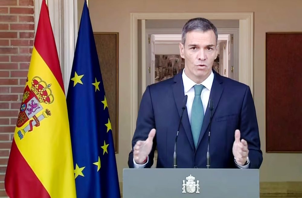 Kryeministri i Spanjës shpall embargo të plotë armësh ndaj