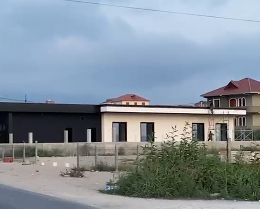 Pronari i funeralit në Fushë Krujë gjen një granatë