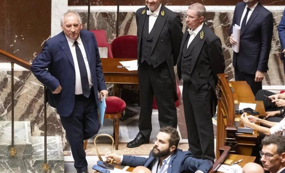Bie qeveria në Francë