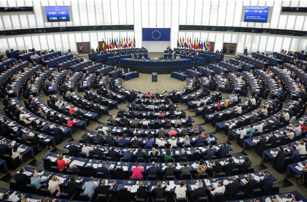 Parlamenti Evropian refuzon të mbajë një minutë heshtje