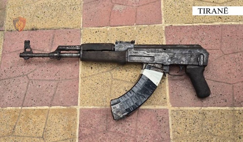 Krujë, arrestohen babë e bir për dhunë në familje,