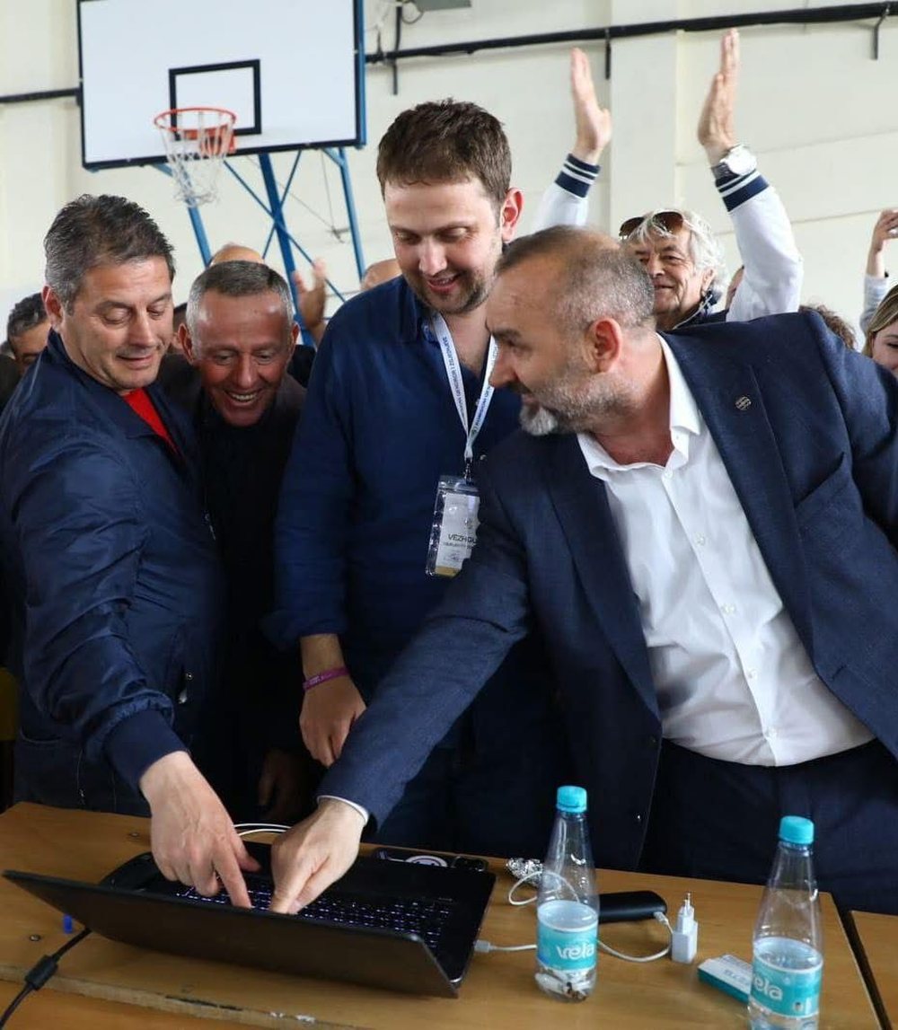 Dueti i Lezhës, Pjerin Ndreu dhe Ulsi Manja: Njëri pa poste, tjetri pa