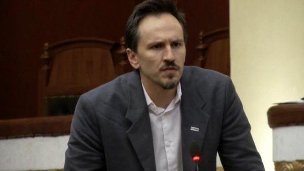 "Fake patriotism from the majority and the opposition", Redi