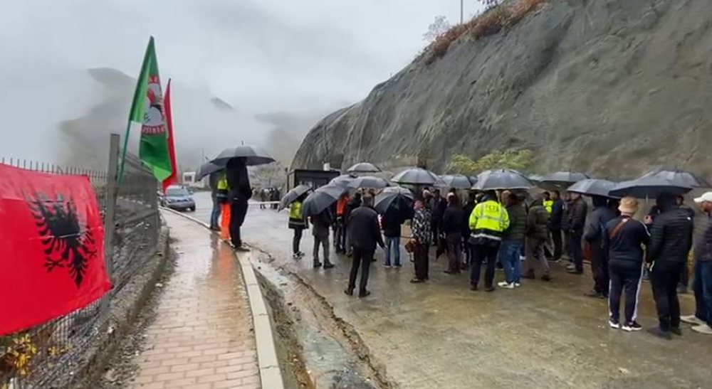 Minatorët e Spaçit vijojnë protestën prej 13 ditësh,