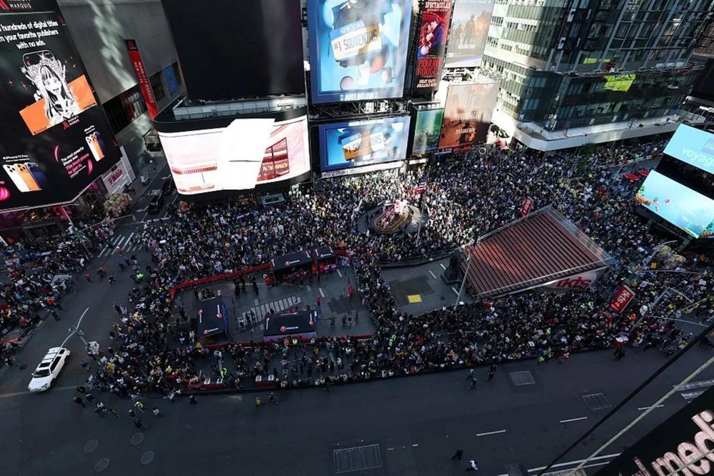 "No Kings" protests begin across the US as anti-Trump rallies spread