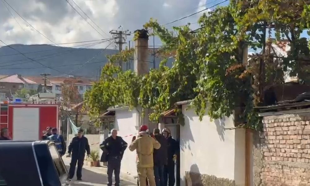 Tragedy in Maliq/ Fire in apartment takes mother's life, two children