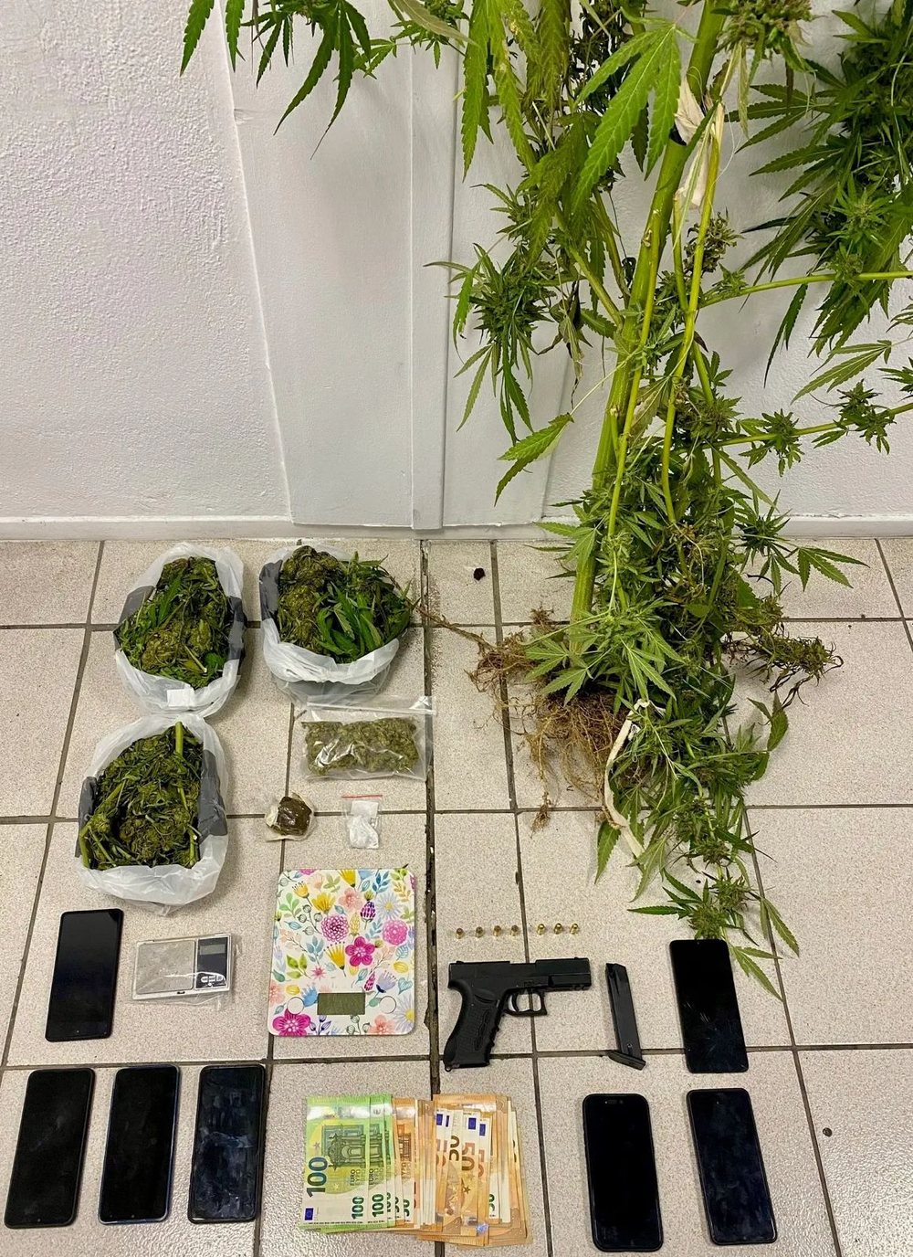 Three Albanian citizens arrested in Thessaloniki for drugs and weapons