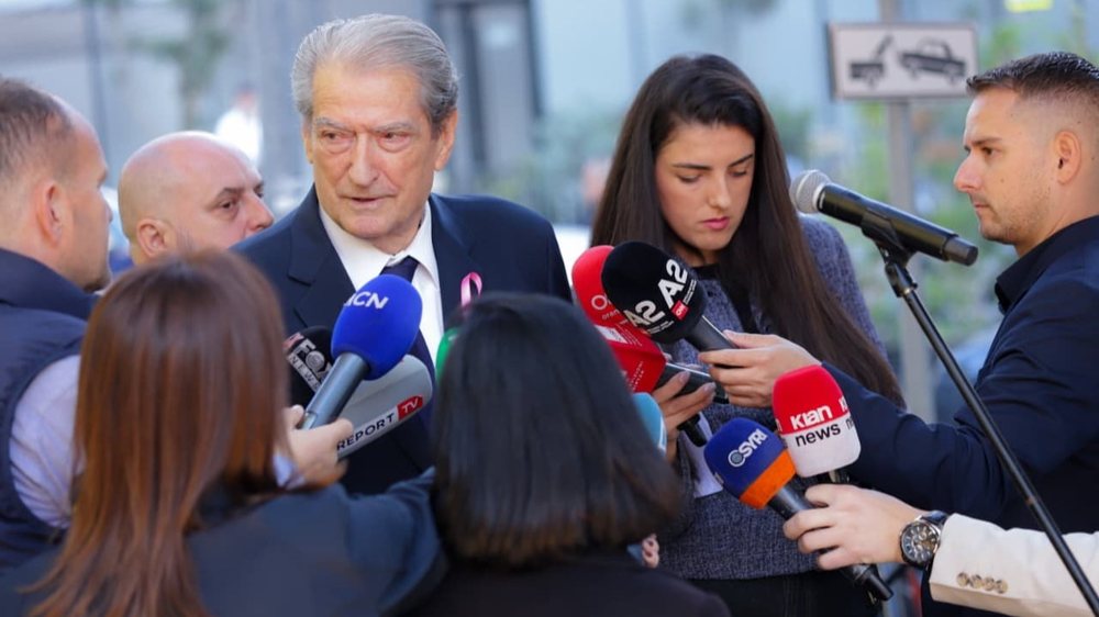 Berisha denoncon “terrorin ndaj avokatëve” dhe aktin