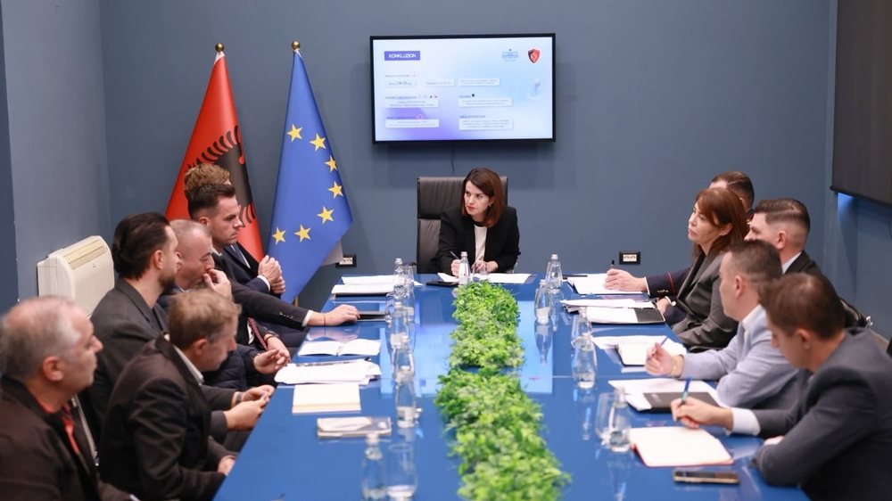 Krimi rritet, ministrja Koçiu merret me monopatinat elektrike