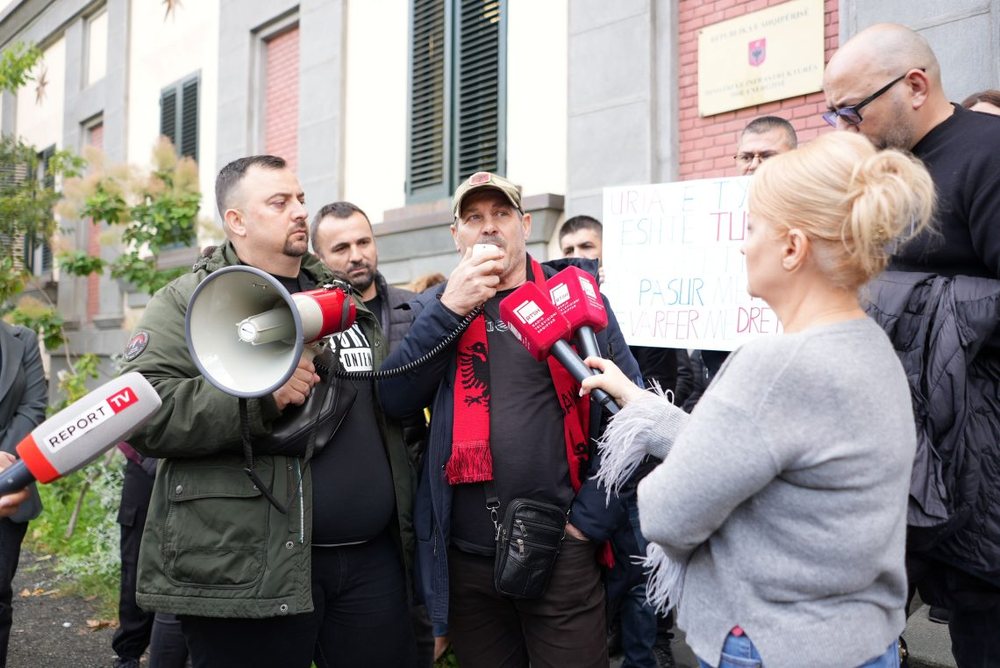 Prej 10 ditësh në grevë, naftëtarët e Marinzës