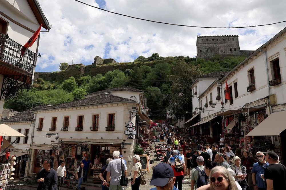 “Samiti” i turizmit, bien polakët, italianët në vend