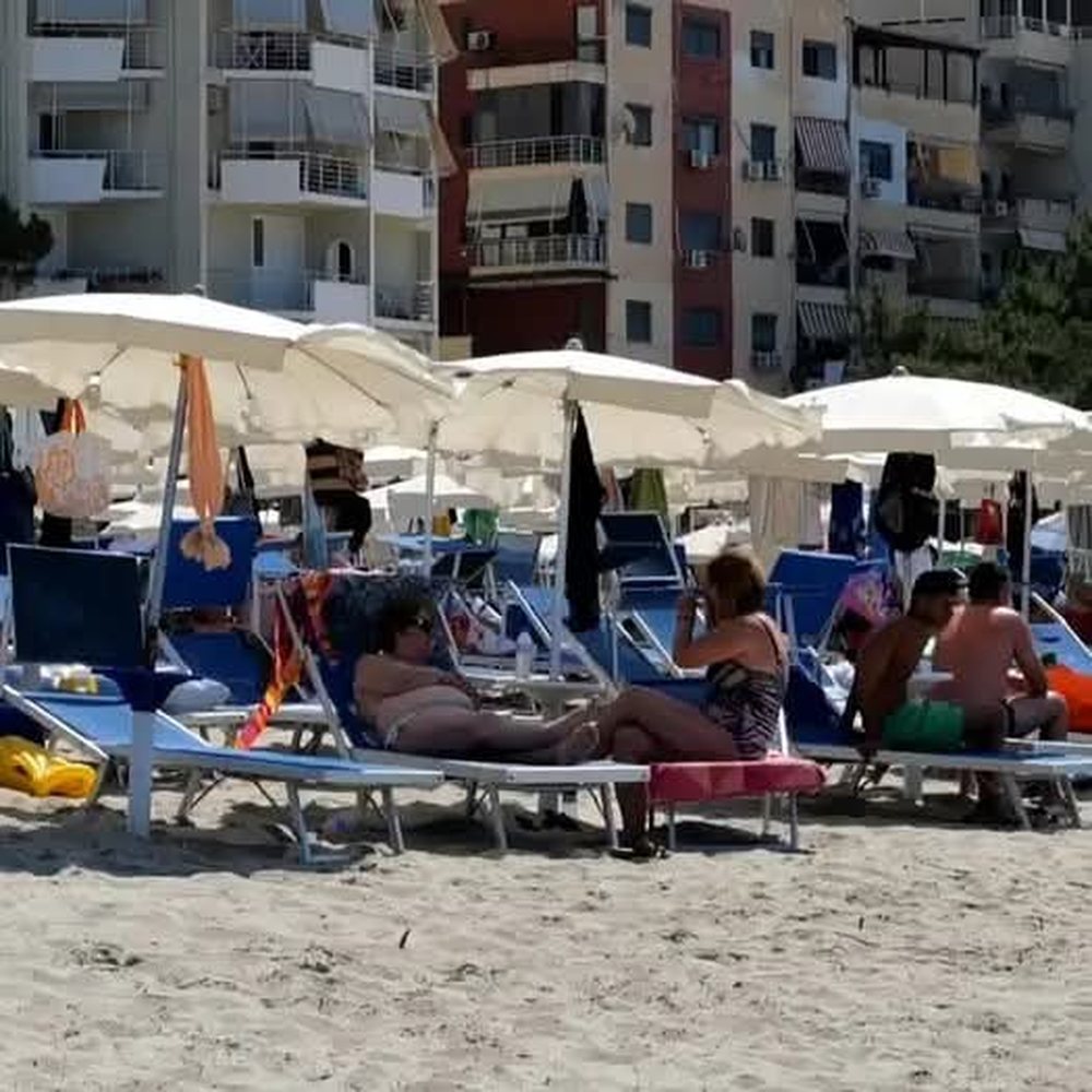 Zhgënjim nga pushimet në Shqipëri-Turistët