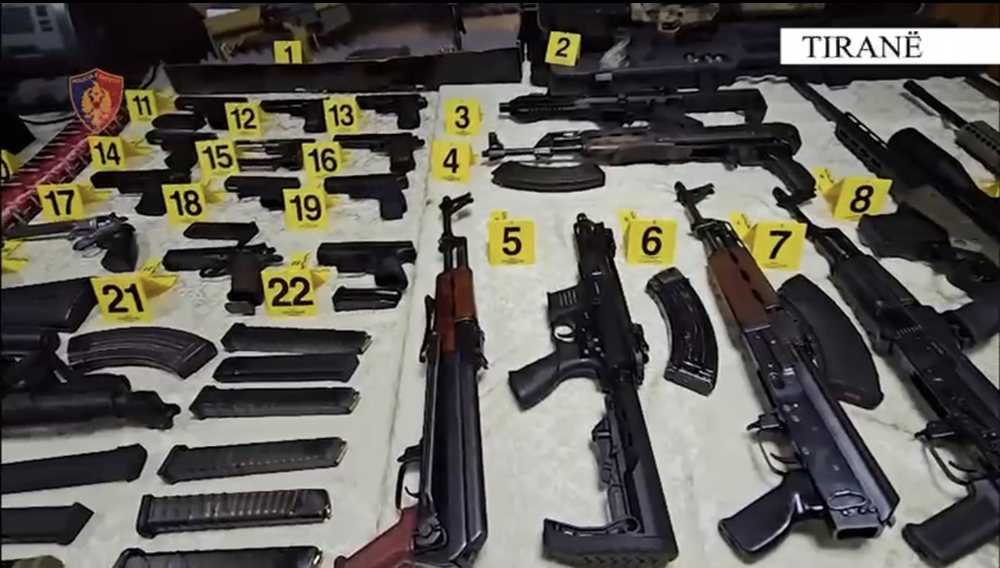 Van with weapons, snipers and combat ammunition discovered