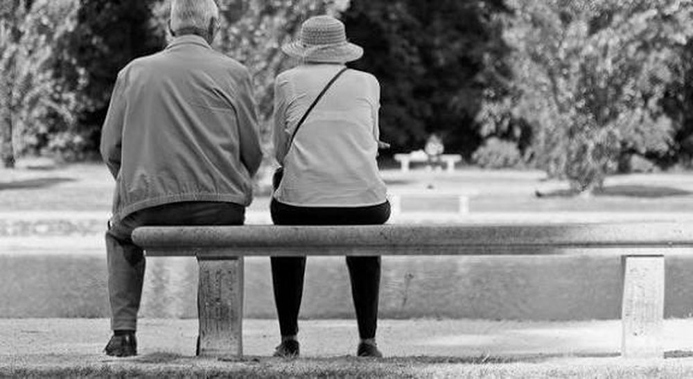 Polonia nderon me medalje çiftet me mbi 50 vjet martesë