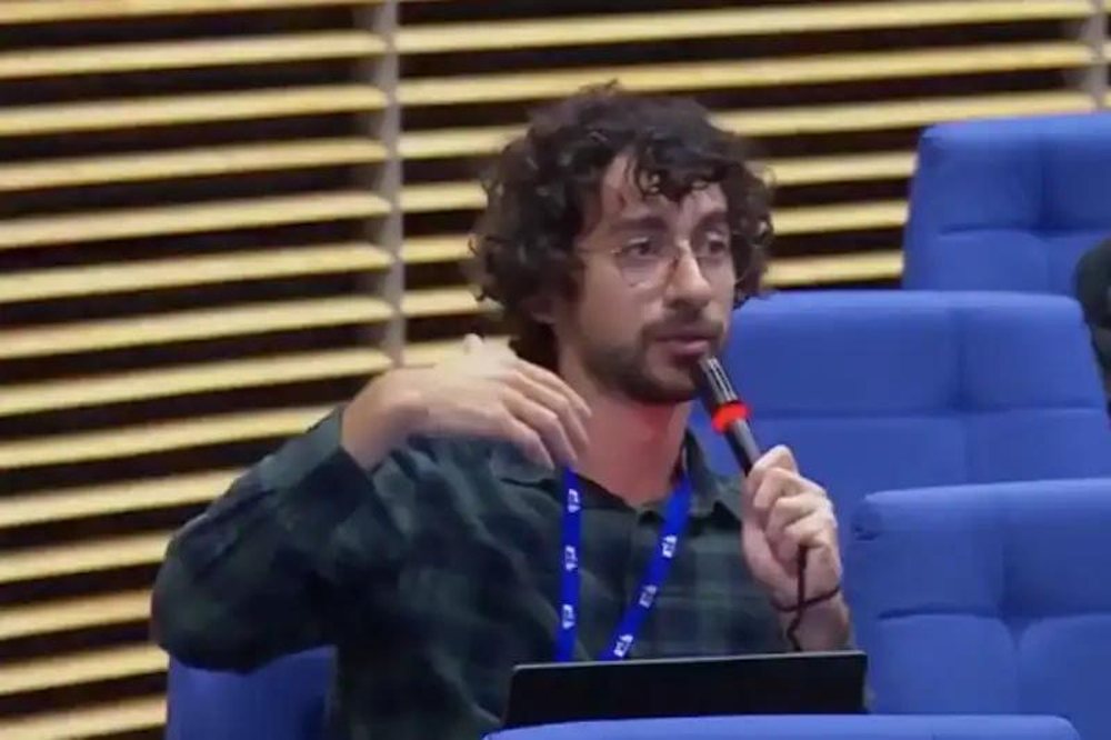 Gazetari italian shkarkohet pas pyetjes në BE për rindërtimin e