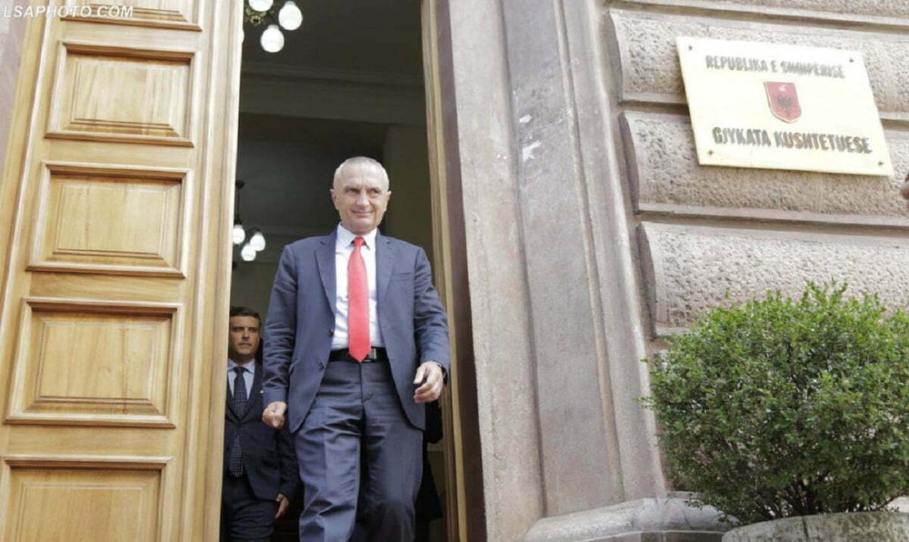 The Constitutional Court accepts Meta's request for review of the decisions