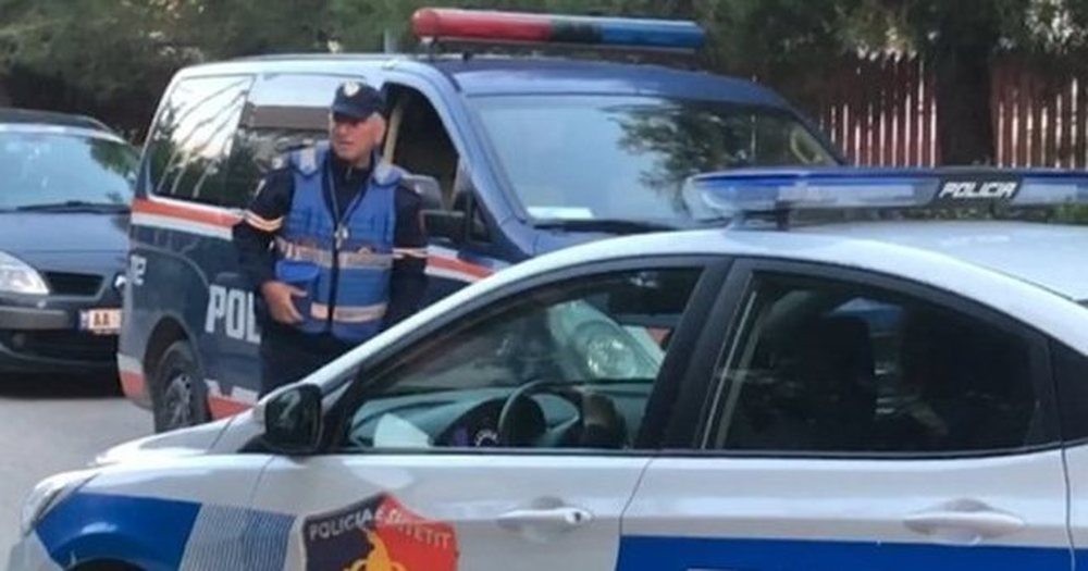 Kërcënoi me armë fqinjin, arrestohet 37-vjeçari në