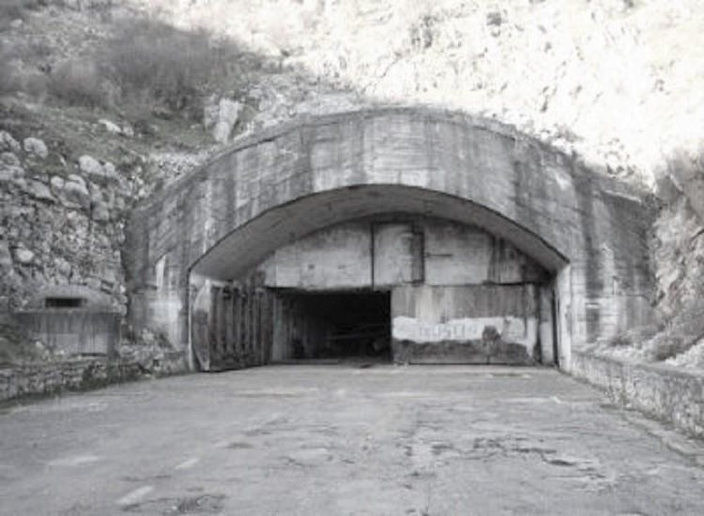 Tunelizimi i Shqipërisë komuniste: Një politikë sigurie