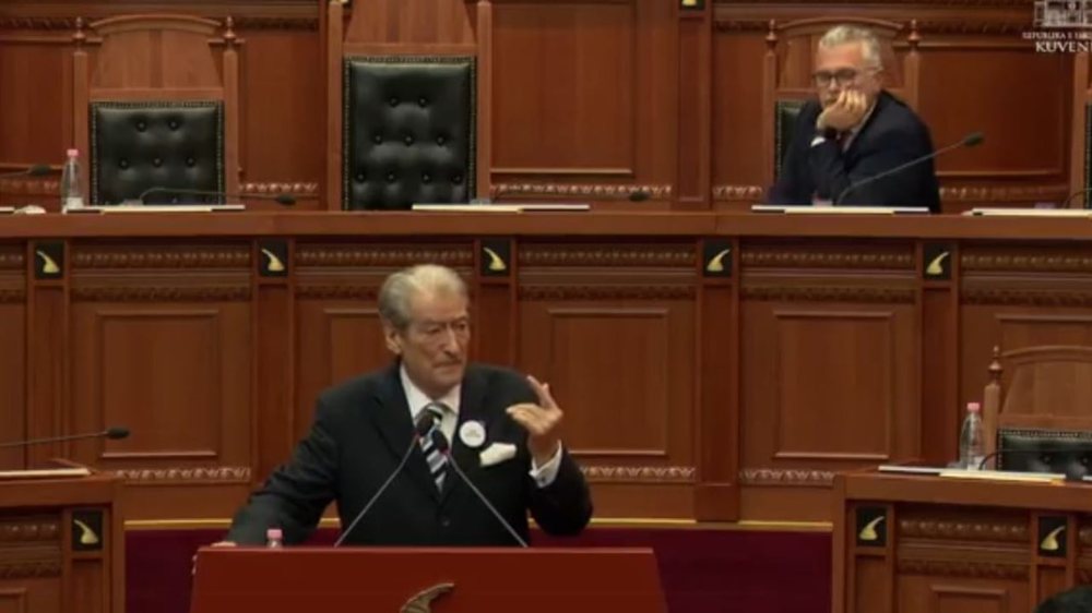 Berisha i përgjigjet PS: Nuk e ofendova ambasadorin, kërkova