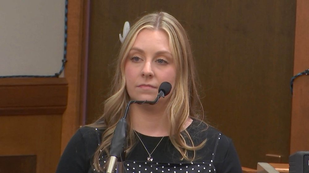 6-vjeçari plagosi mësuesen me armë zjarri brenda klasës: