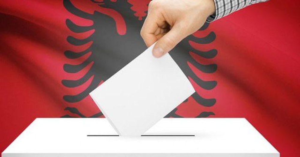 9 nëntori i apatisë kombëtare: kutitë e votimit bosh,
