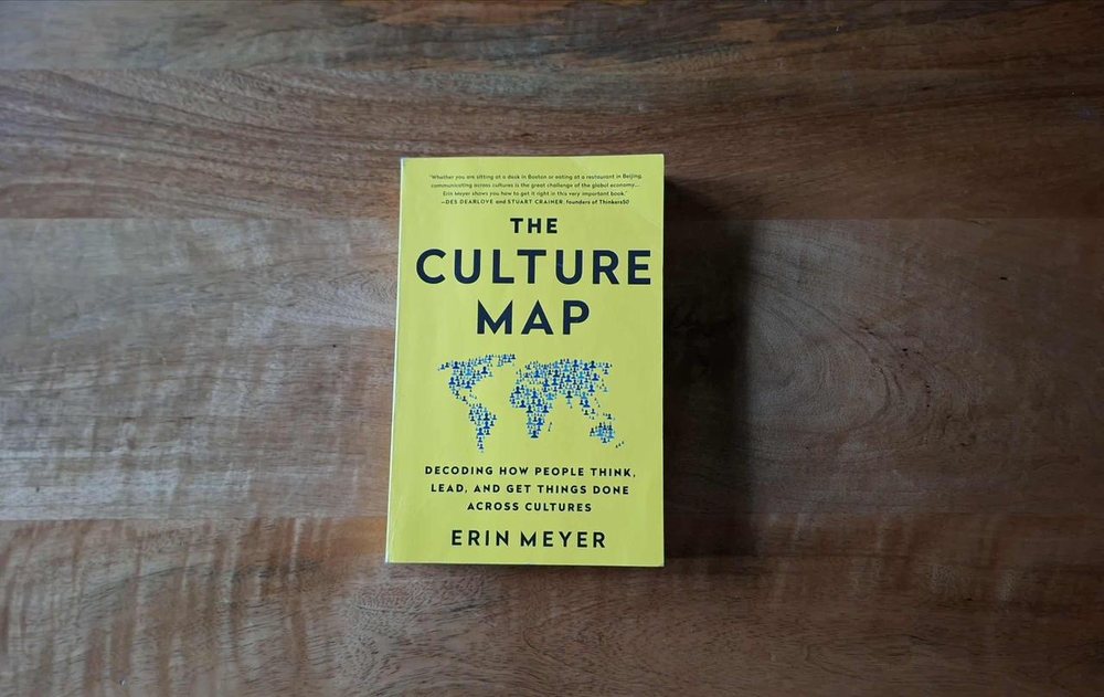 Të rrjedhshëm në fjalë, të ngurtë në