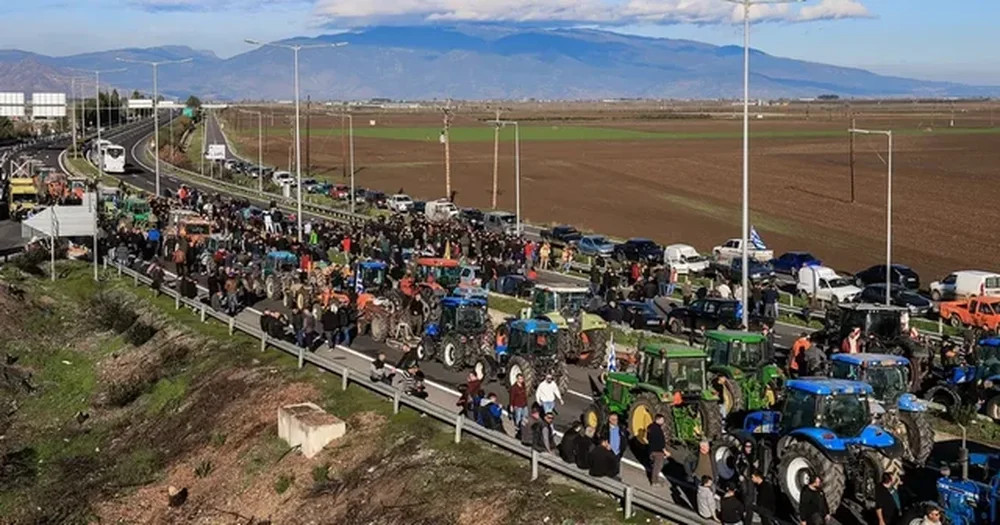 Greqi – Përshkallëzohen protestat e fermerëve, rrezikohen