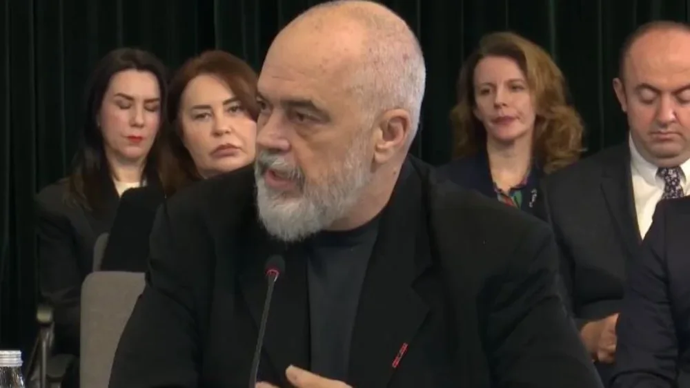 Drejtoresha e AKSHI-t vendoset n&euml;n arrest sht&euml;pie, Rama flet p&euml;r