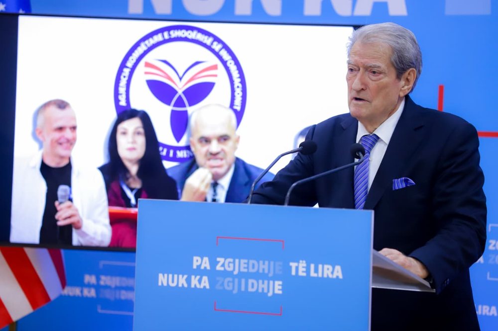 Berisha: Agasi dhe Ermal Beqiri jan&euml; larguar nga Shqip&euml;ria, me