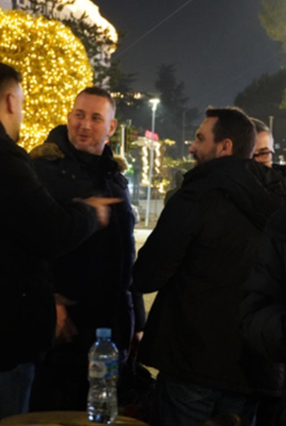 Florian Binaj i bashkohet protest&euml;s s&euml; Adriatik Lapajt tek