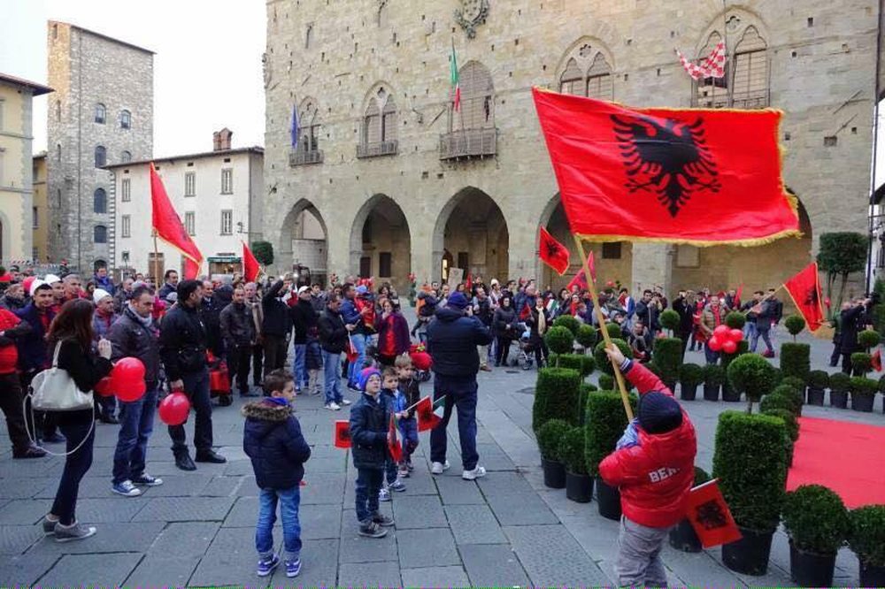 Shqiptar&euml;t jan&euml; komuniteti i dyt&euml; m&euml; i madh i huaj n&euml;