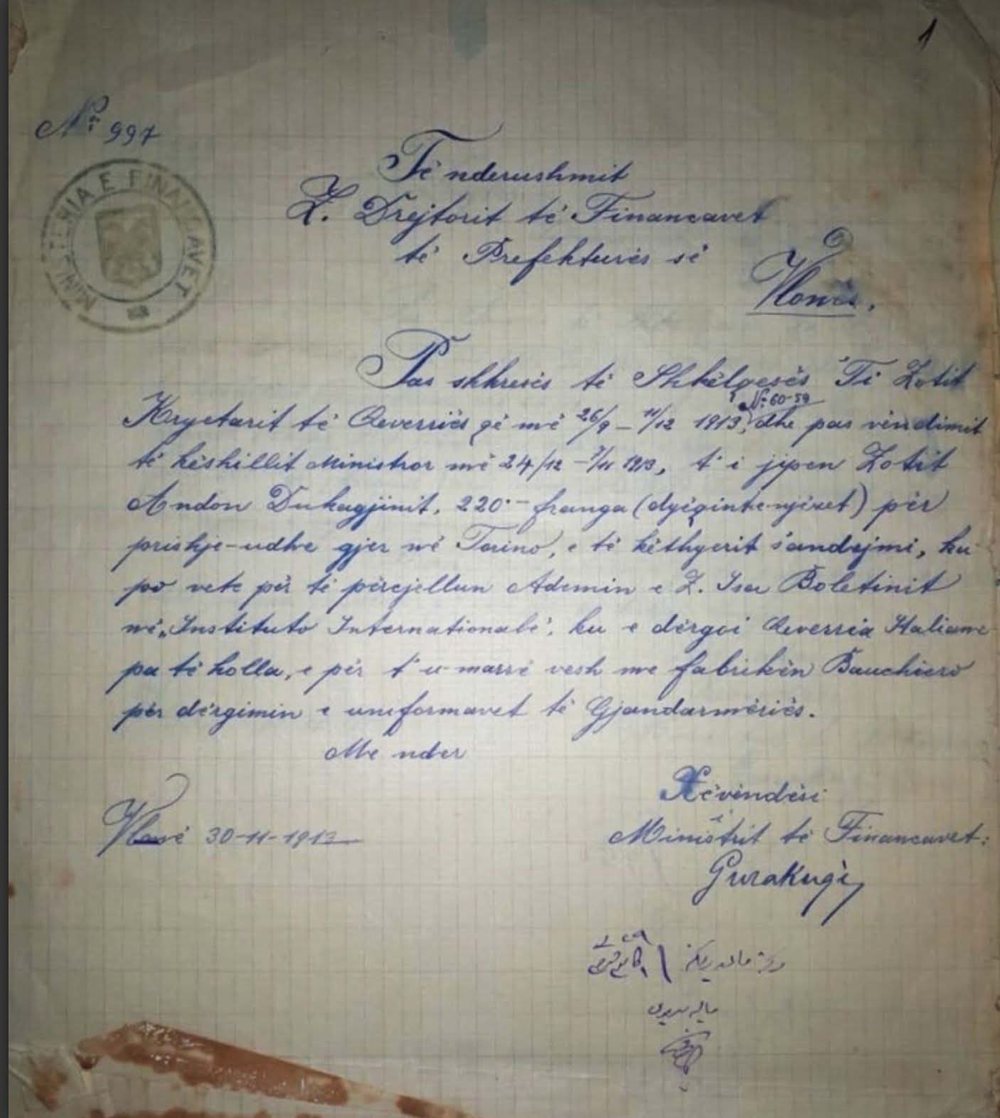 Veshjet e para t&euml; xhandarm&euml;ris&euml; shqiptare u soll&euml;n nga