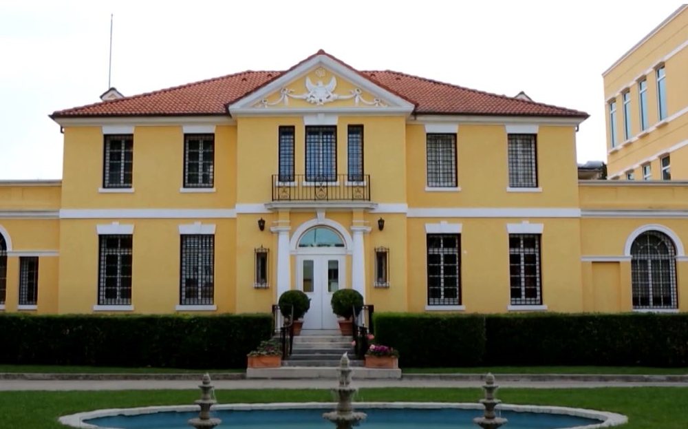 Ambasada e SHBA paralajm&euml;ron: Martesat p&euml;r dokumente emigracioni