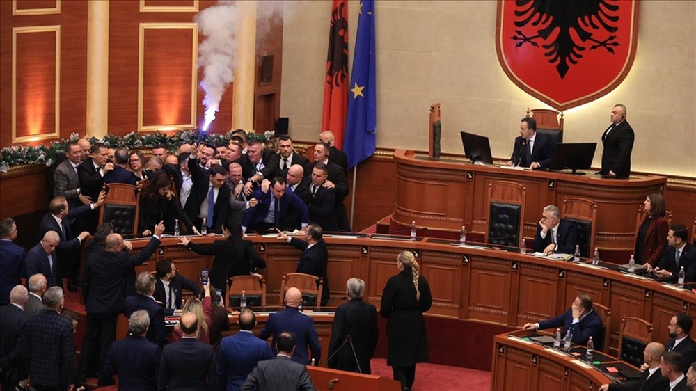 Merret vendimi te "Etika"/ P&euml;rjashtohen 6 deputet&euml; t&euml;