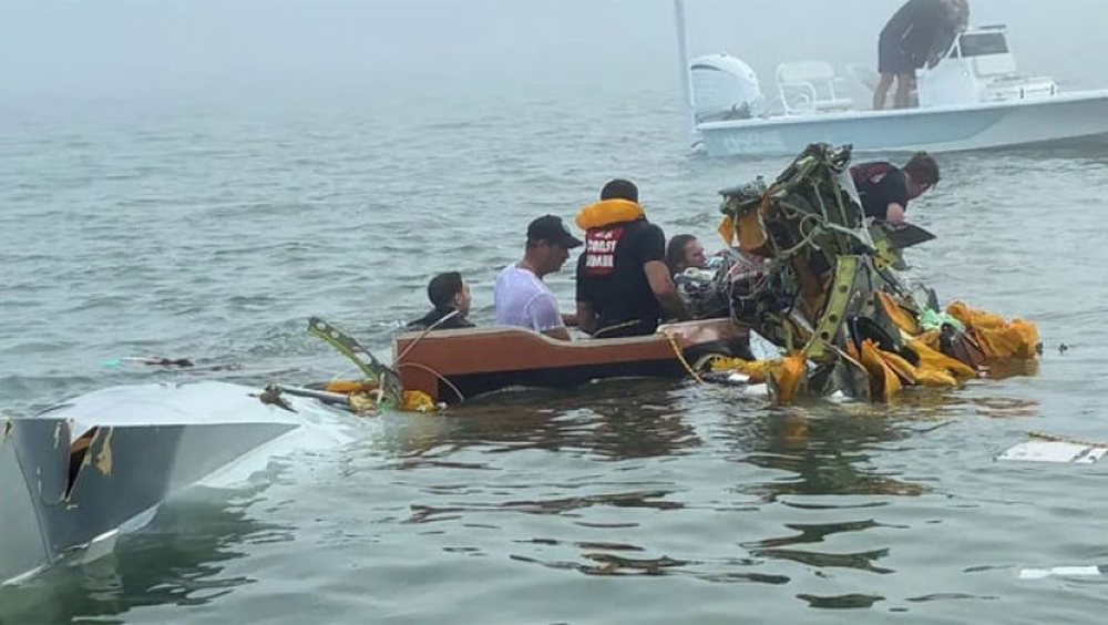 Rr&euml;zohet avion i Marin&euml;s Meksikane, 5 viktima