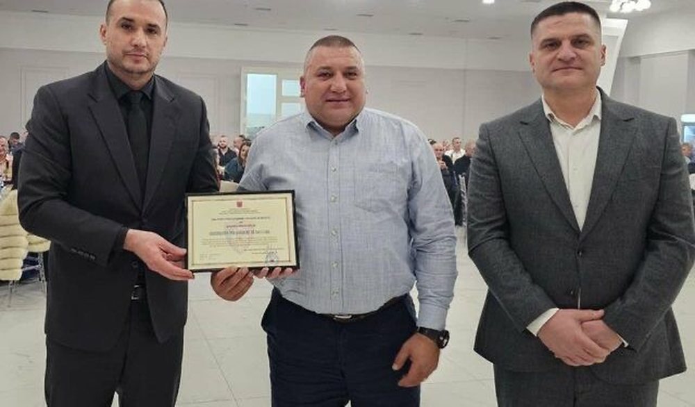 Propagand&euml; n&euml; vend t&euml; llogaridh&euml;nies. Policia q&euml;