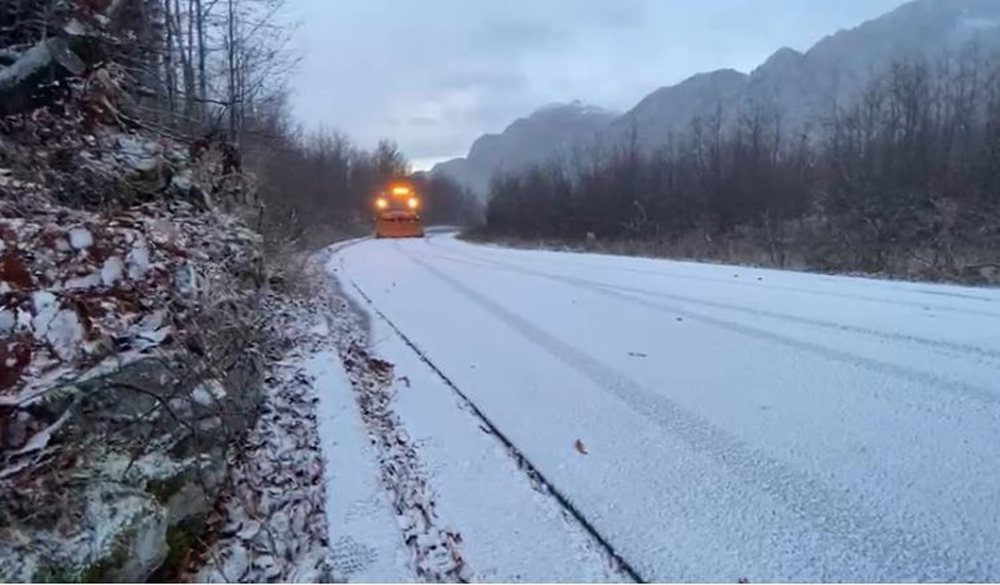 D&euml;bora bllokon qindra familje me f&euml;mij&euml; n&euml; Shkod&euml;r