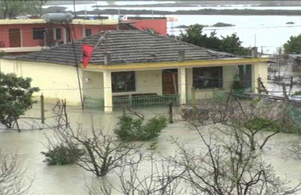 Evakuim i menj&euml;hersh&euml;m n&euml; Novosel&euml; t&euml; Vlor&euml;s