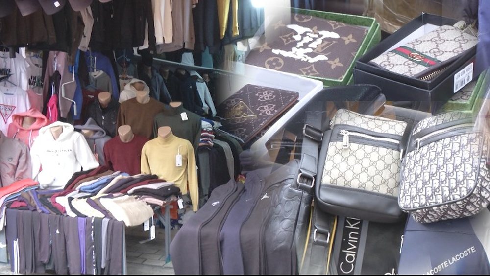 Zbulohet n&euml; Kam&euml;z magazin&euml; me veshje t&euml; kontrabanduara dhe