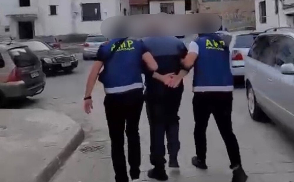 I dehur n&euml; timon, p&euml;rplas familjen, arrestohet shefi i