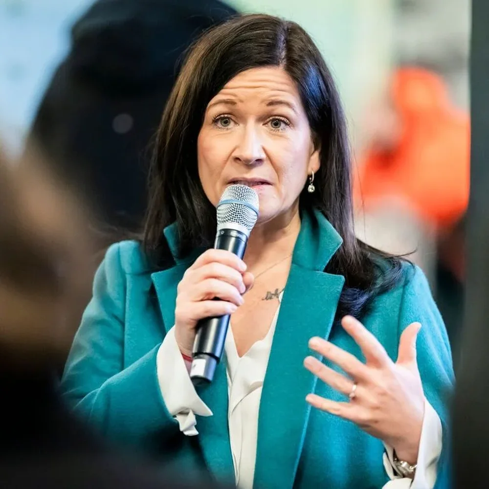 Senatorja e Arsimit t&euml;rhiqet nga vendimi: Historia e RDG-s&euml; mbetet e