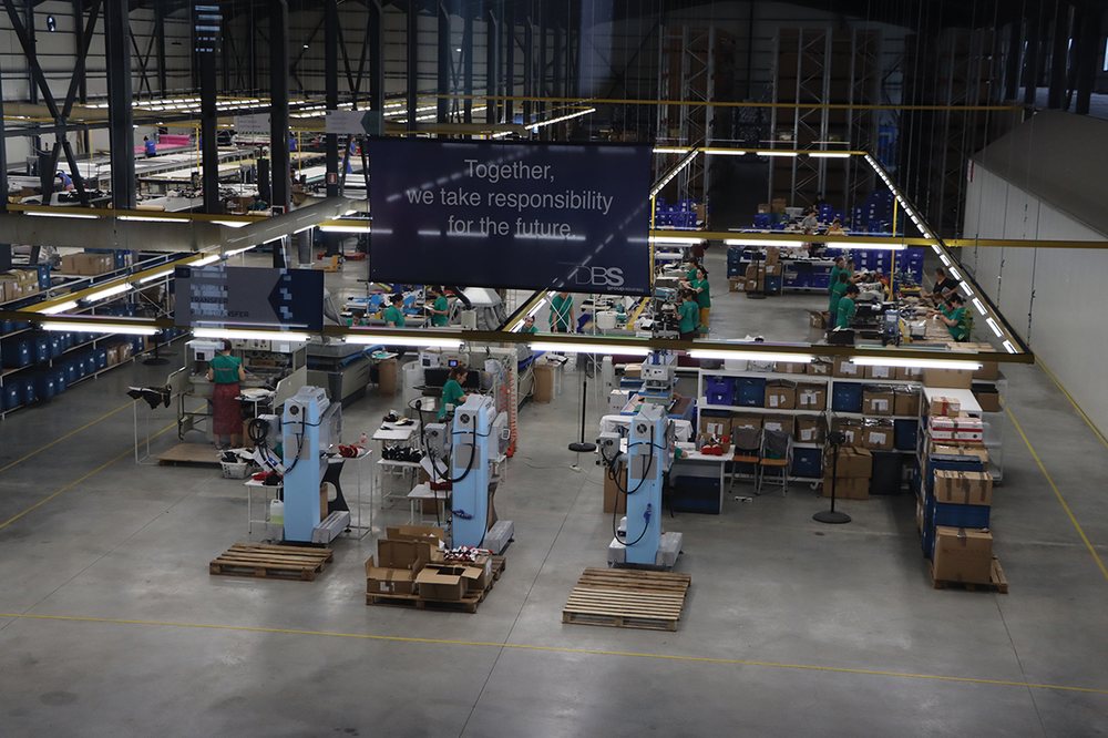 Fasoni, mes konsolidimit dhe presionit t&euml; kostove m&euml; 2026