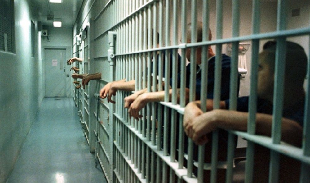 Turni i nat&euml;s n&euml; burg dhe droga n&euml; qeli: si nj&euml;