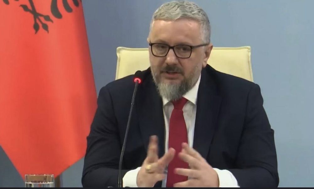 Sistemi i fiskalizimit bie p&euml;r dit&euml; t&euml; t&euml;ra, Drejtori i