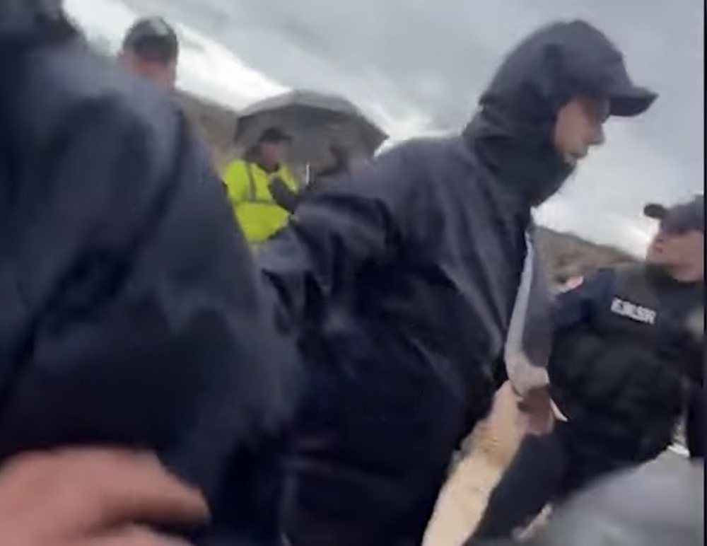 Velipoj&euml;/ Banor&euml;t kund&euml;r nd&euml;rtimit t&euml; resortit,