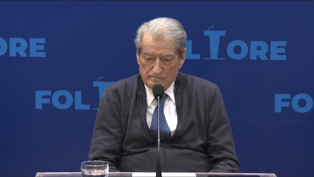 Berisha: Rama po dikton vendimin e Kushtetueses p&euml;r Ballukun, urdh&euml;ron